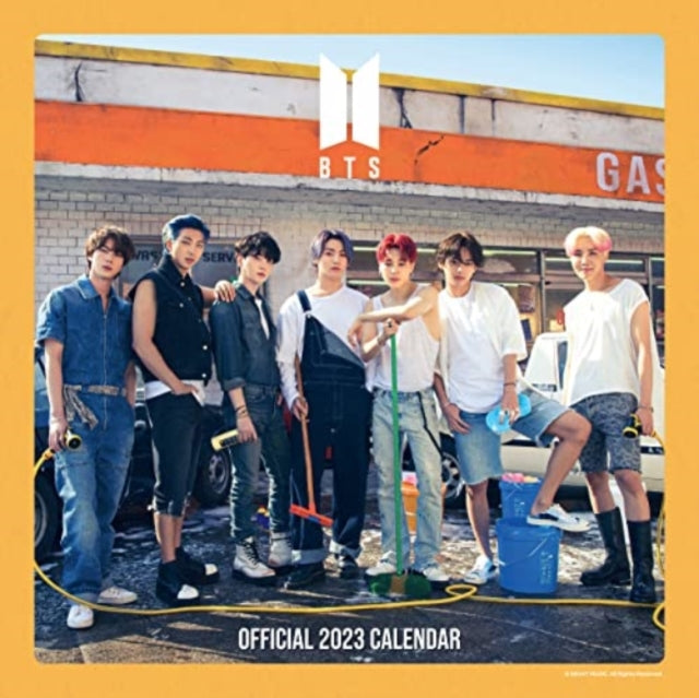 The BTS Square Calendar : (Multi-Language)-9781801225618